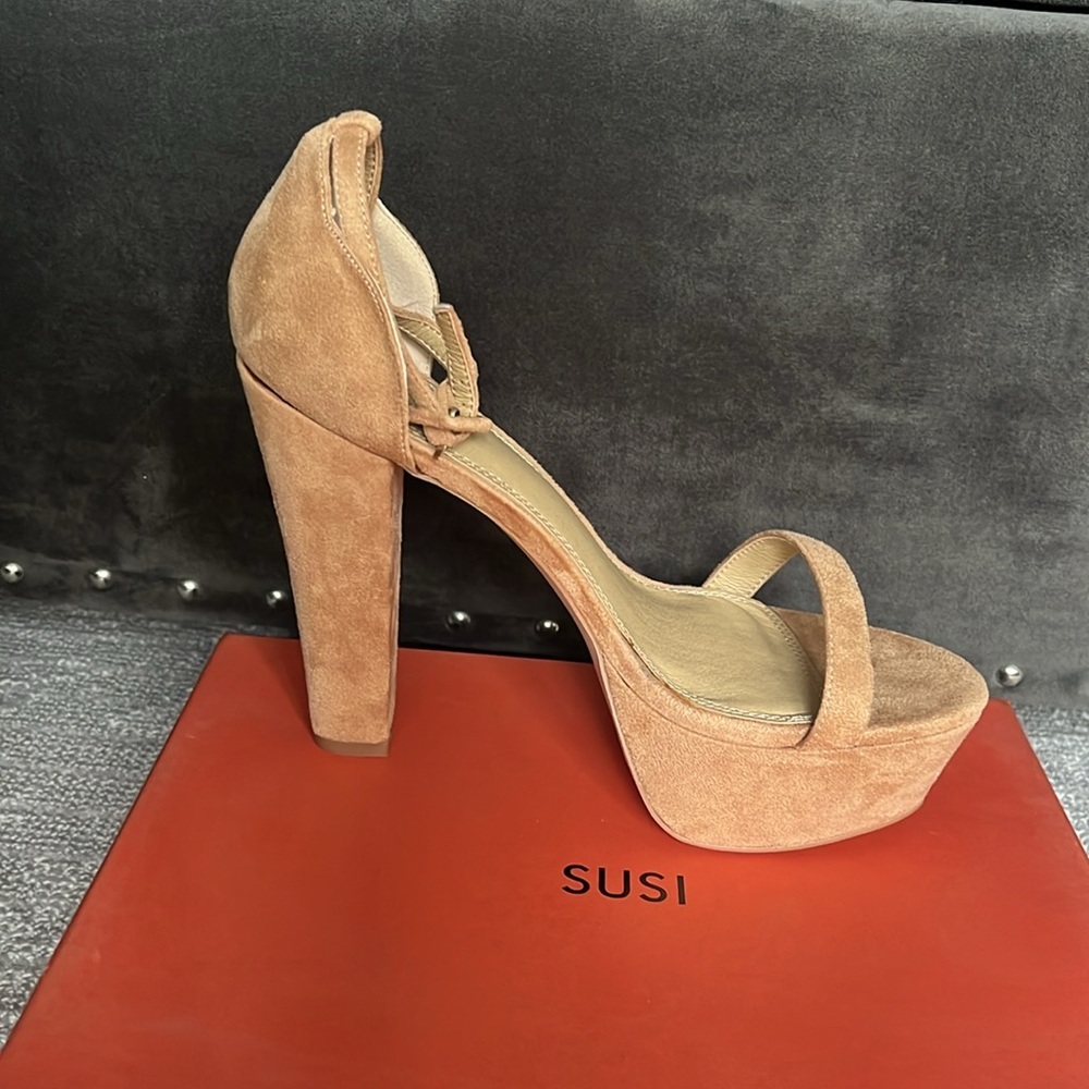 Susi , Emma Nude Heel